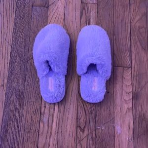 Grey, fuzzy, woman’s slippers